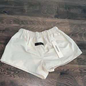 Women’s essential shorts